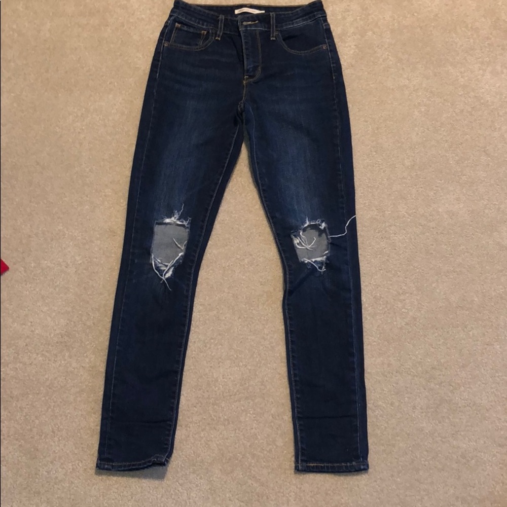 Levi Ripped Jeans